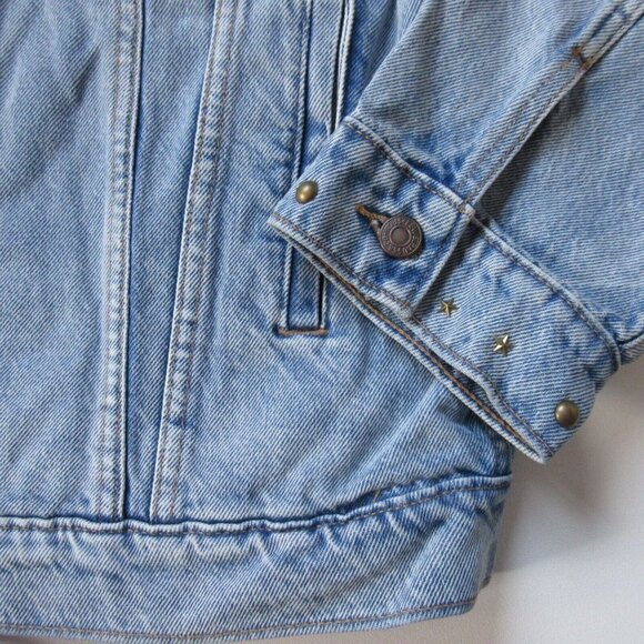 NWT Levi's Woman's Baggy Trucker in Reach For The Sky Denim Jean Jacket M - Picture 3 of 9